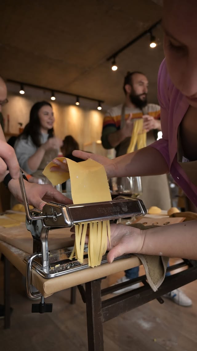 Cutting tagliatelle
