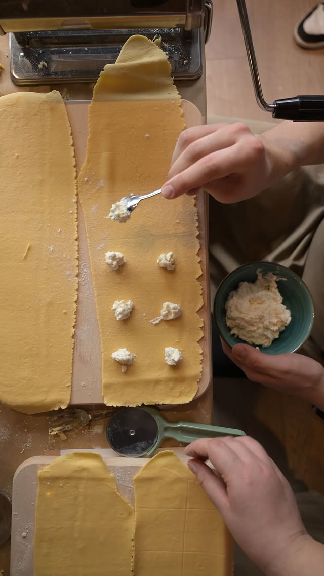 Filling ravioli