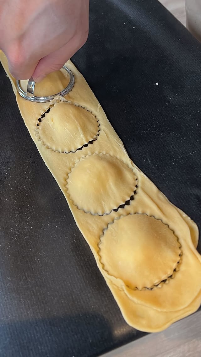 Shaping ravioli