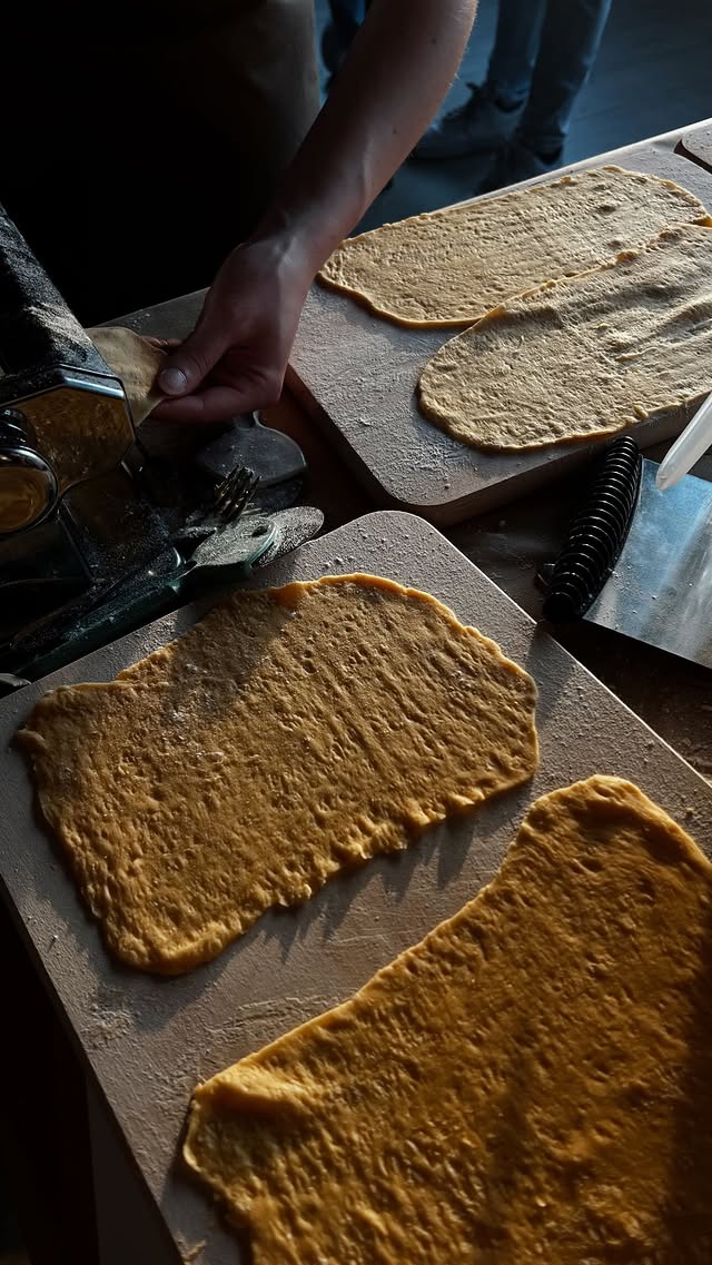 Dividing pasta dough